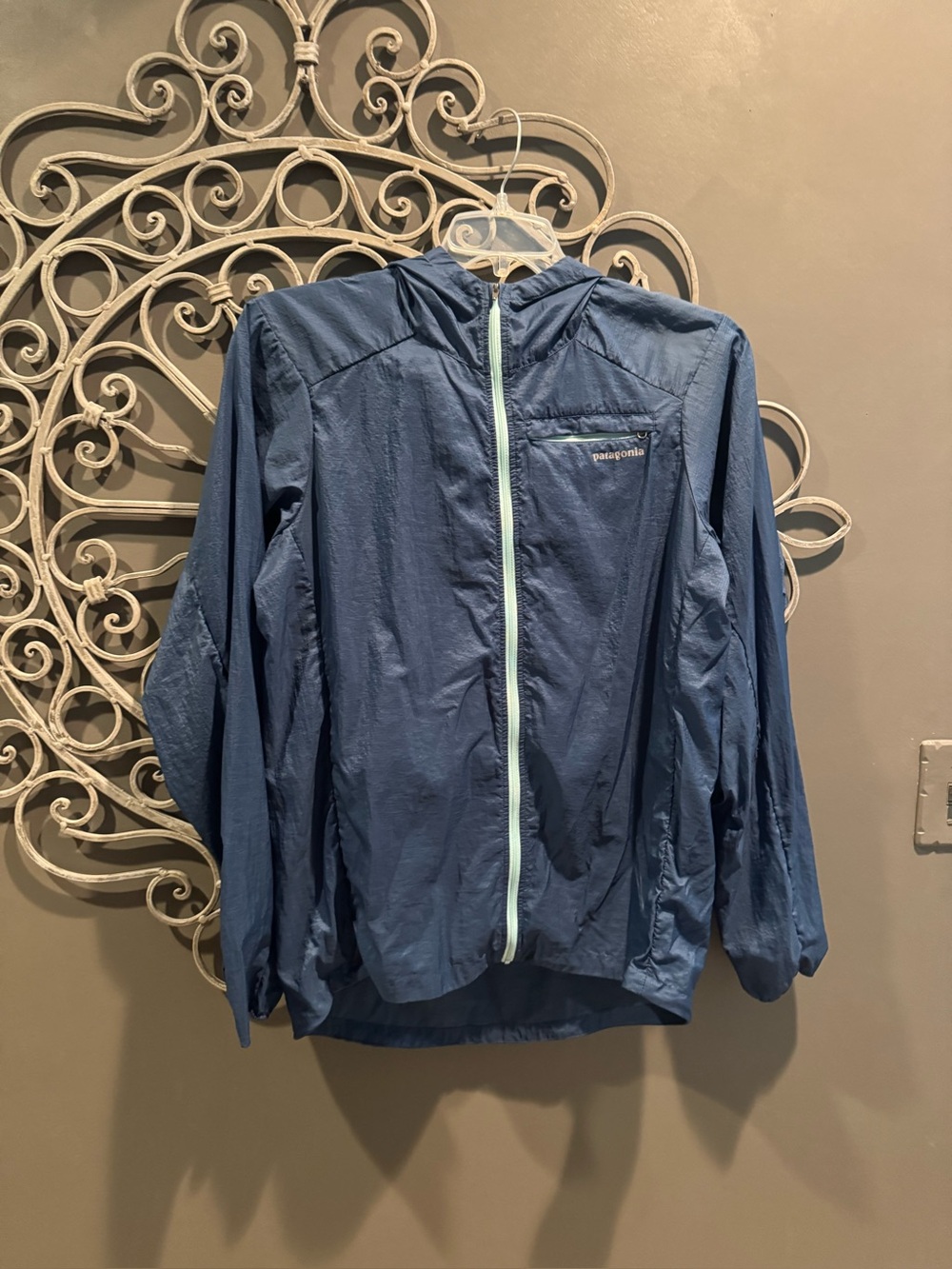 Women’s Patagonia Houdini lightweight zip front jacket sz M